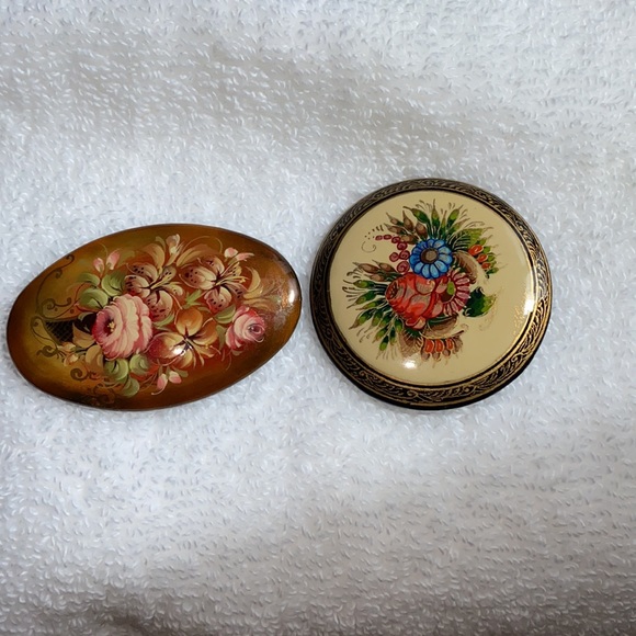 Russian hand painted wooden pins/brooch (set of 2) - Picture 2 of 6